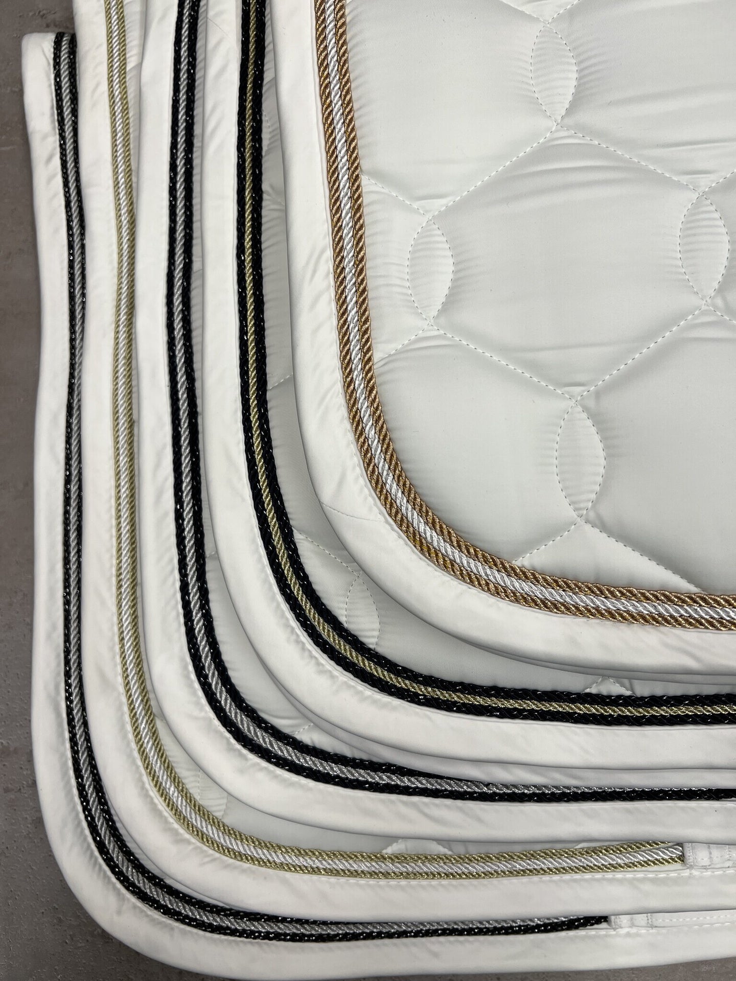 Eskadron Glossy Wave Zadeldek