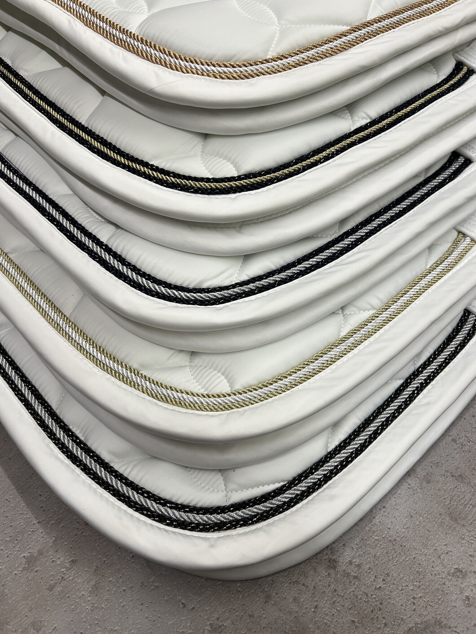 Eskadron Glossy Wave Zadeldek