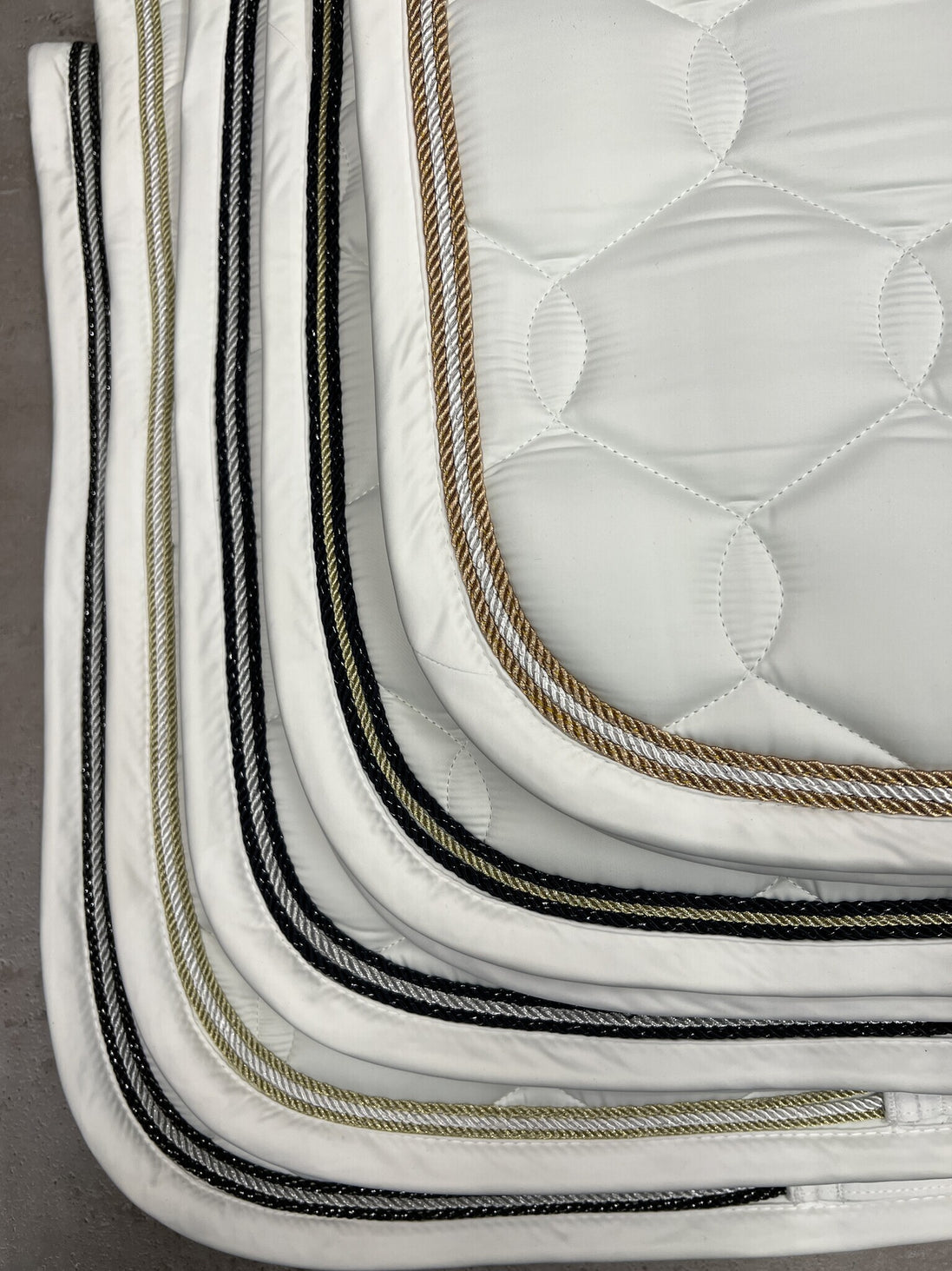 Eskadron Glossy Wave Zadeldek