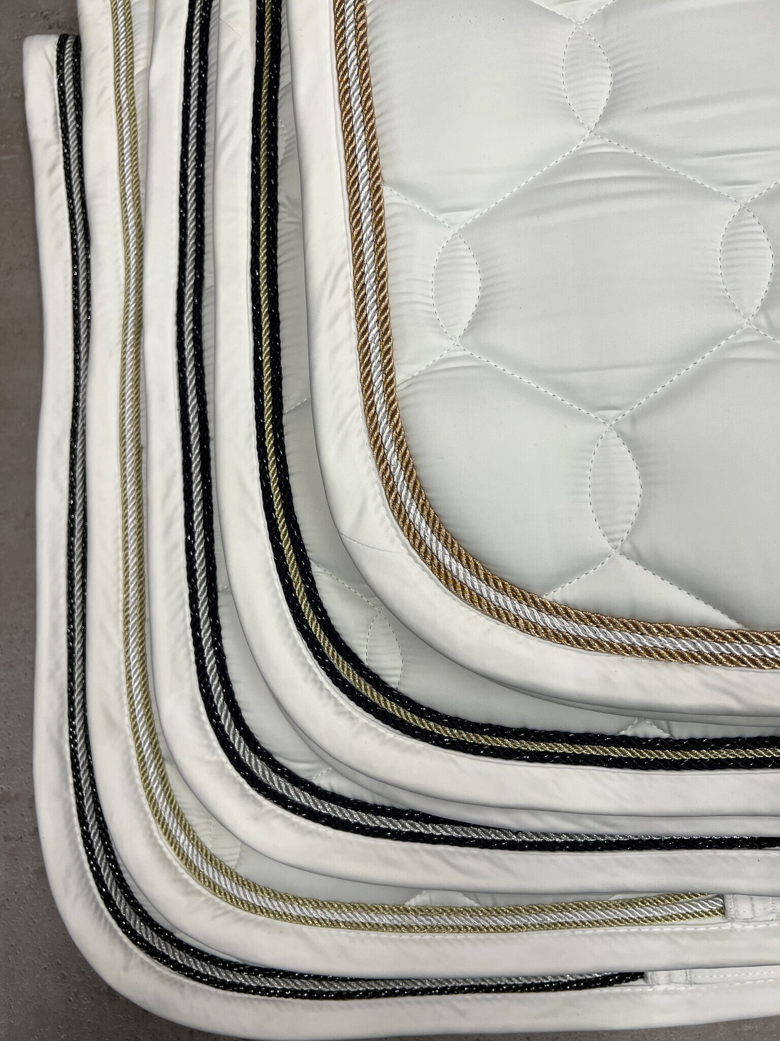 Eskadron Glossy Wave Zadeldek