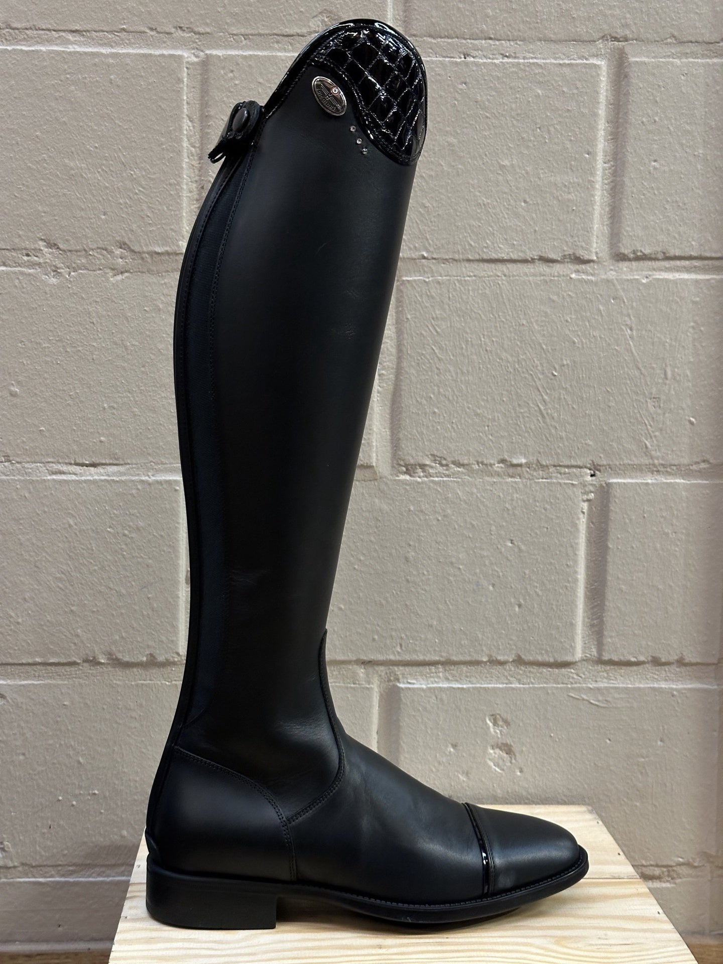 DeNiro Tricolore Salentino 01 Smooth Black - Lucido Black/Patent Black piping/Crystal Stones