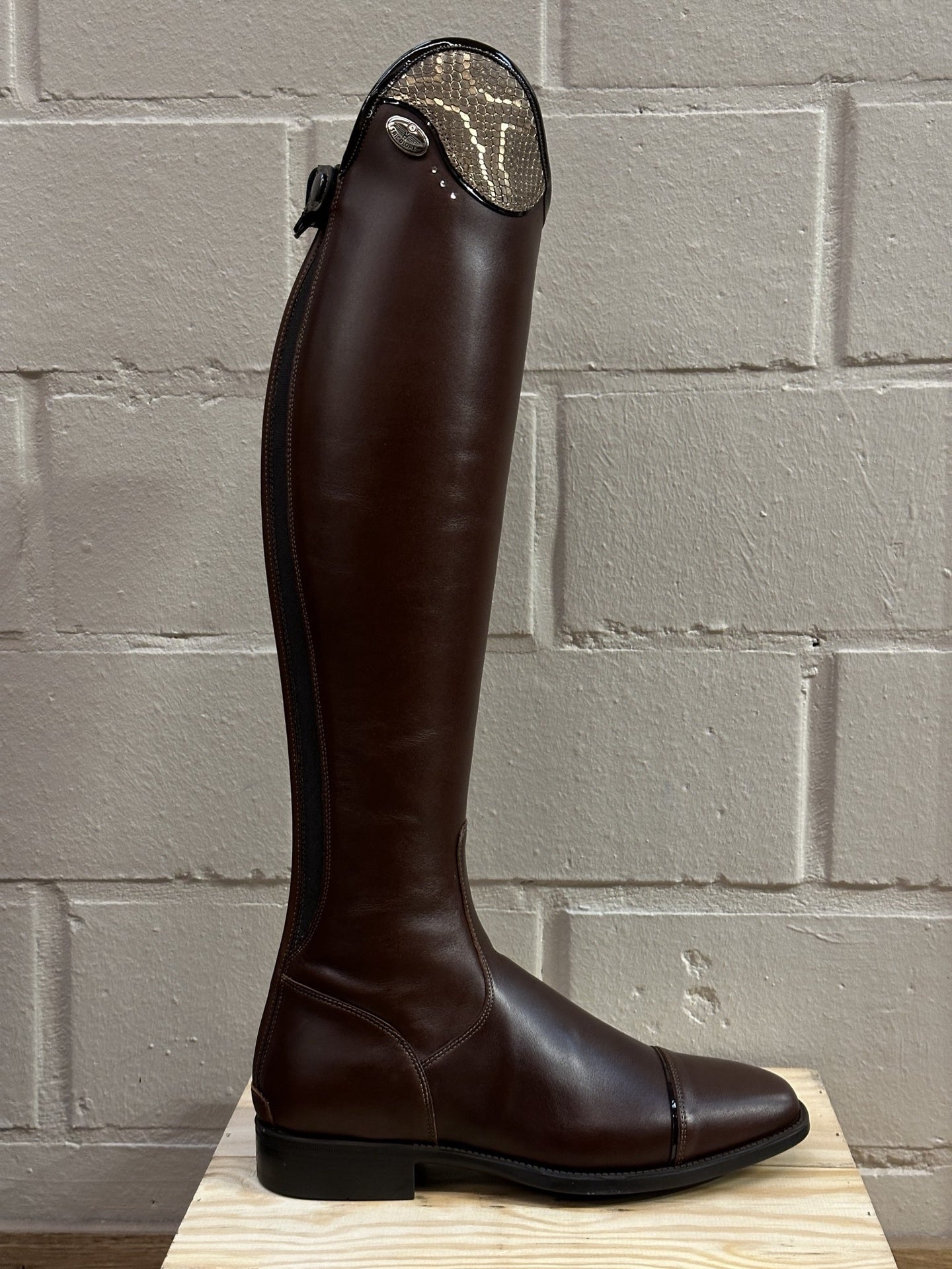 DeNiro Tricolore Salentino 01 Smooth Brown - Regal Brown/Mokka piping/Golden Shadow Stones