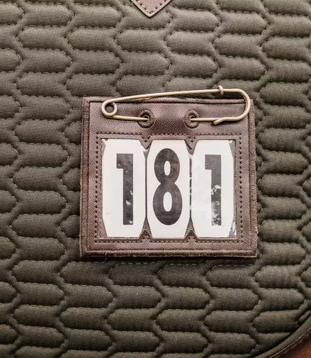 Kentucky Kopfnummer PVC mit Sicherheitsnadel