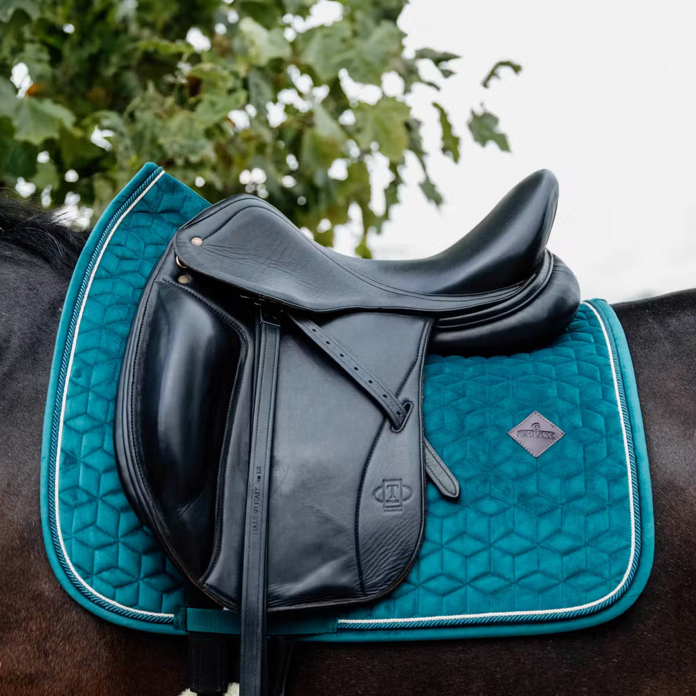 Kentucky Zadeldek Velvet Luxe Fluweel en Anatomisch Zadeldoeken - Maddelin Equestrian Kentucky