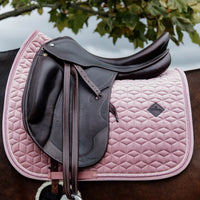 Kentucky Zadeldek Velvet Luxe Fluweel en Anatomisch Zadeldoeken - Maddelin Equestrian Kentucky
