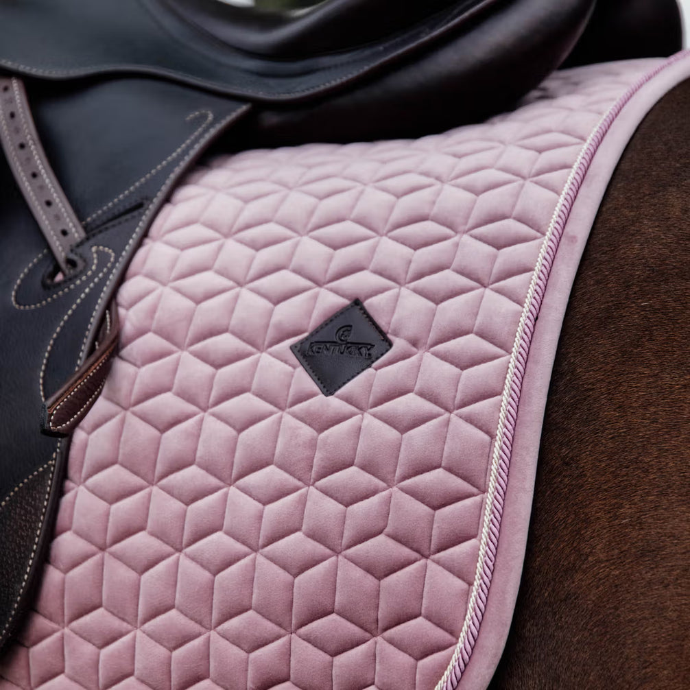 Kentucky Zadeldek Velvet Luxe Fluweel en Anatomisch Zadeldoeken - Maddelin Equestrian Kentucky
