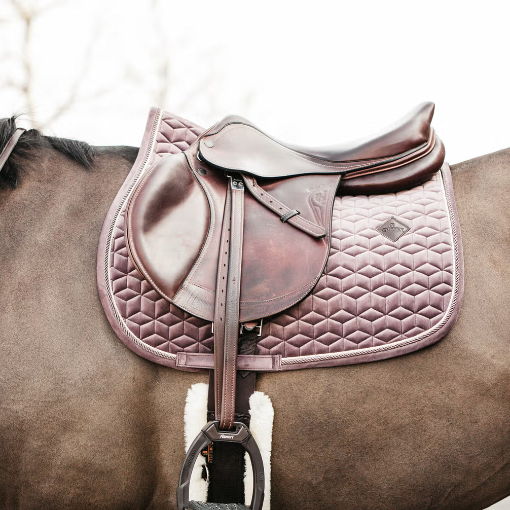 Kentucky Zadeldek Velvet Luxe Fluweel en Anatomisch Zadeldoeken - Maddelin Equestrian Kentucky