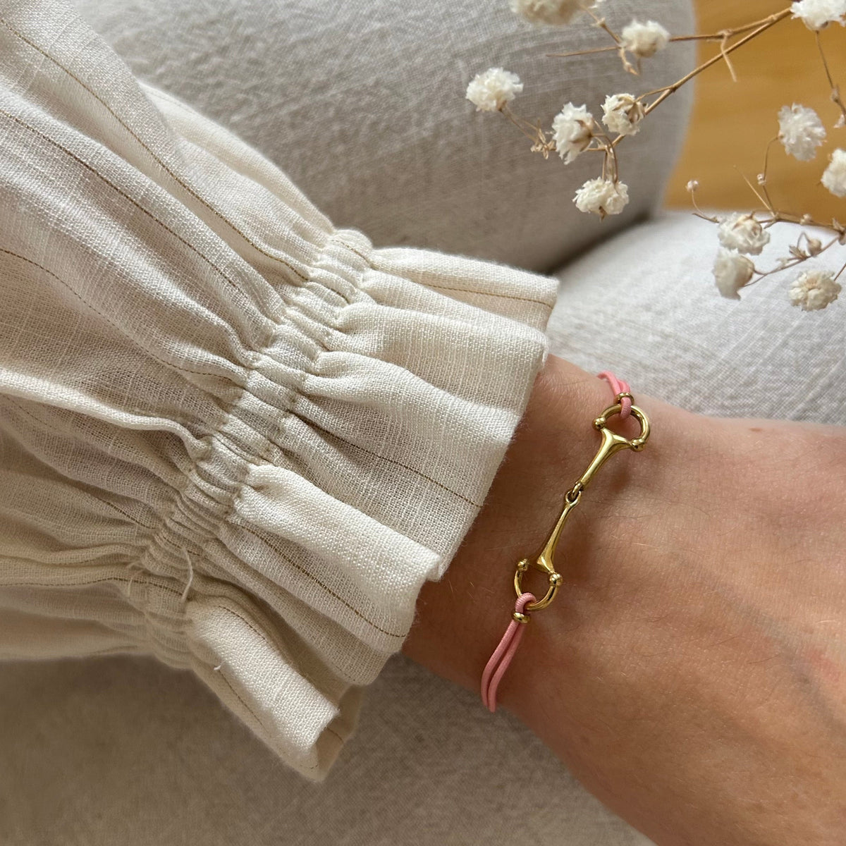 Equestrian Jewelry armband Lana: dun elastisch koordje met een fijne bit in goud of zilver