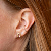 Equestrian Jewelry oorbellen Cary: kleine, eenvoudige hoefijzer-oorknopjes in zilver of goud