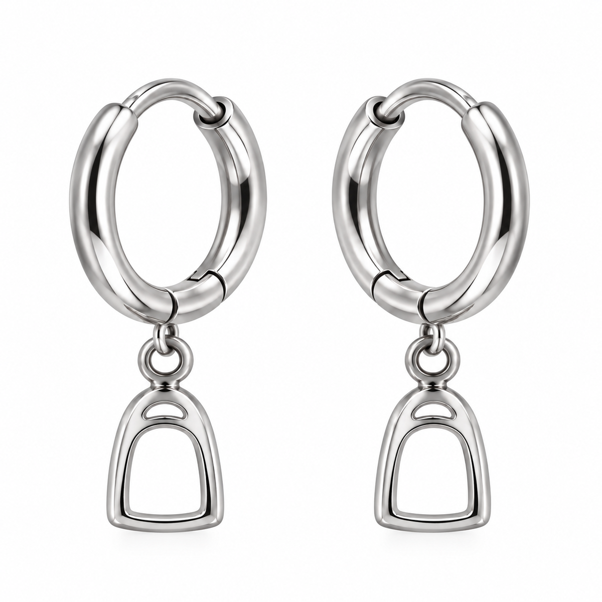 Equestrian Jewelry creolen Dolly met grafische hanger geïnspireerd op een stijgbeugel, in zilver en goud