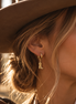 Equestrian Jewelry creolen Botty met hanger in de vorm van een rijlaars, in zilver en goud