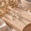 Equestrian Jewelry creolen Dolly met grafische hanger geïnspireerd op een stijgbeugel, in zilver en goud