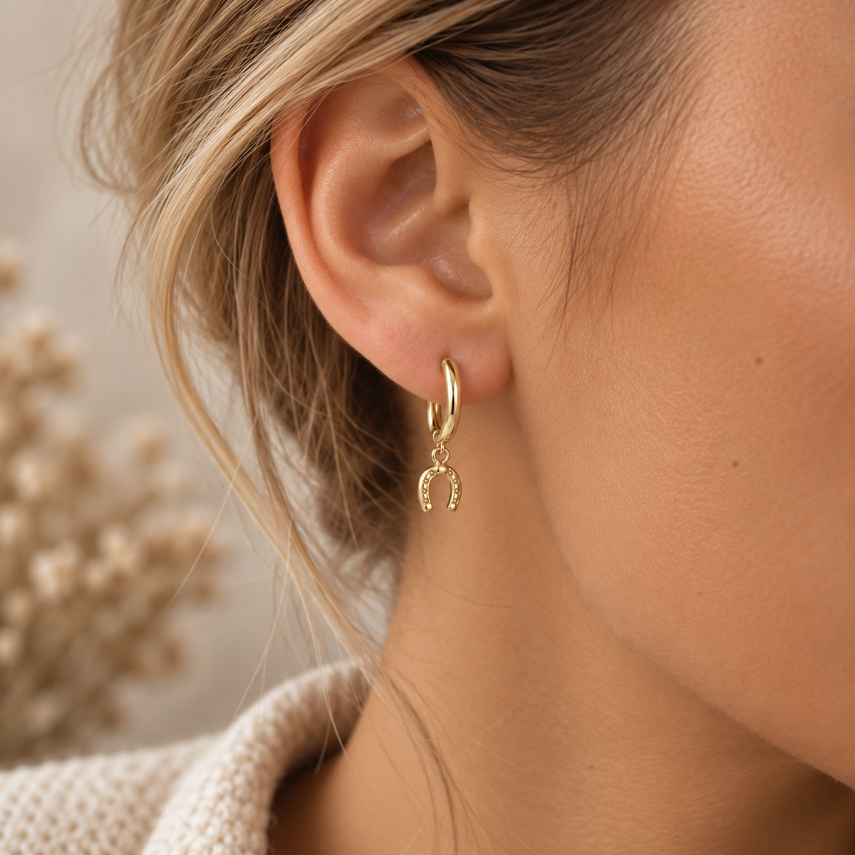 Equestrian Jewelry creolen Lili met klein hoefijzertje als hanger, in zilver en goud