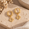 Equestrian Jewelry creolen Dixie met opengewerkte hanger en hoefijzer, in zilver en goud
