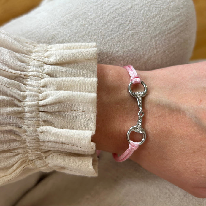 Equestrian Jewelry armband Sam: satijnen koord met een bit bezet met strass-steentjes, in goud of zilver