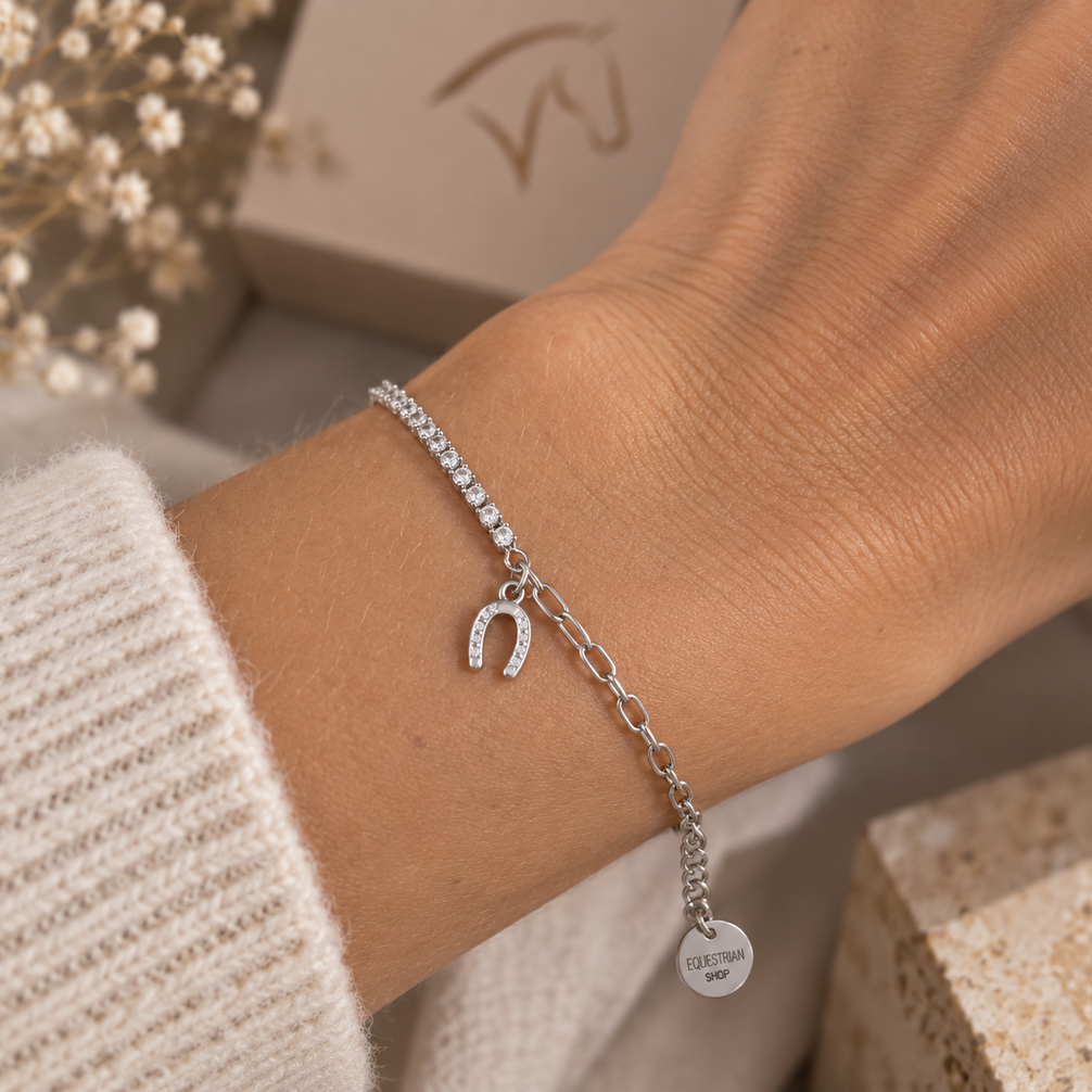 Equestrian Jewelry armband Dallas met hoefijzerhanger en een rij zirkonia, in zilver en goud