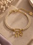 Equestrian Jewelry armband Epona: fijn koord met drie bedeltjes, een hoefijzer, een hartje en een natuursteen kraal