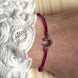 Equestrian Jewelry armband Lola: klein hoefijzer met strass-steentjes op een gekleurd koordje, in goud of zilver