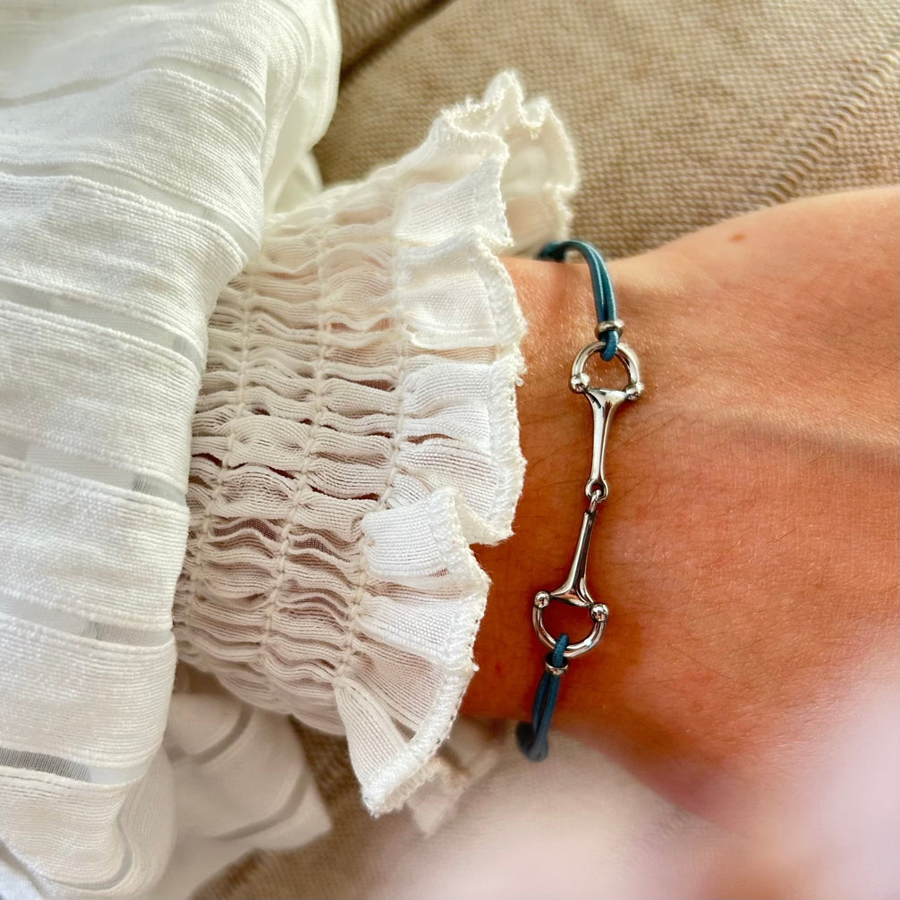 Equestrian Jewelry armband Lana: dun elastisch koordje met een fijne bit in goud of zilver