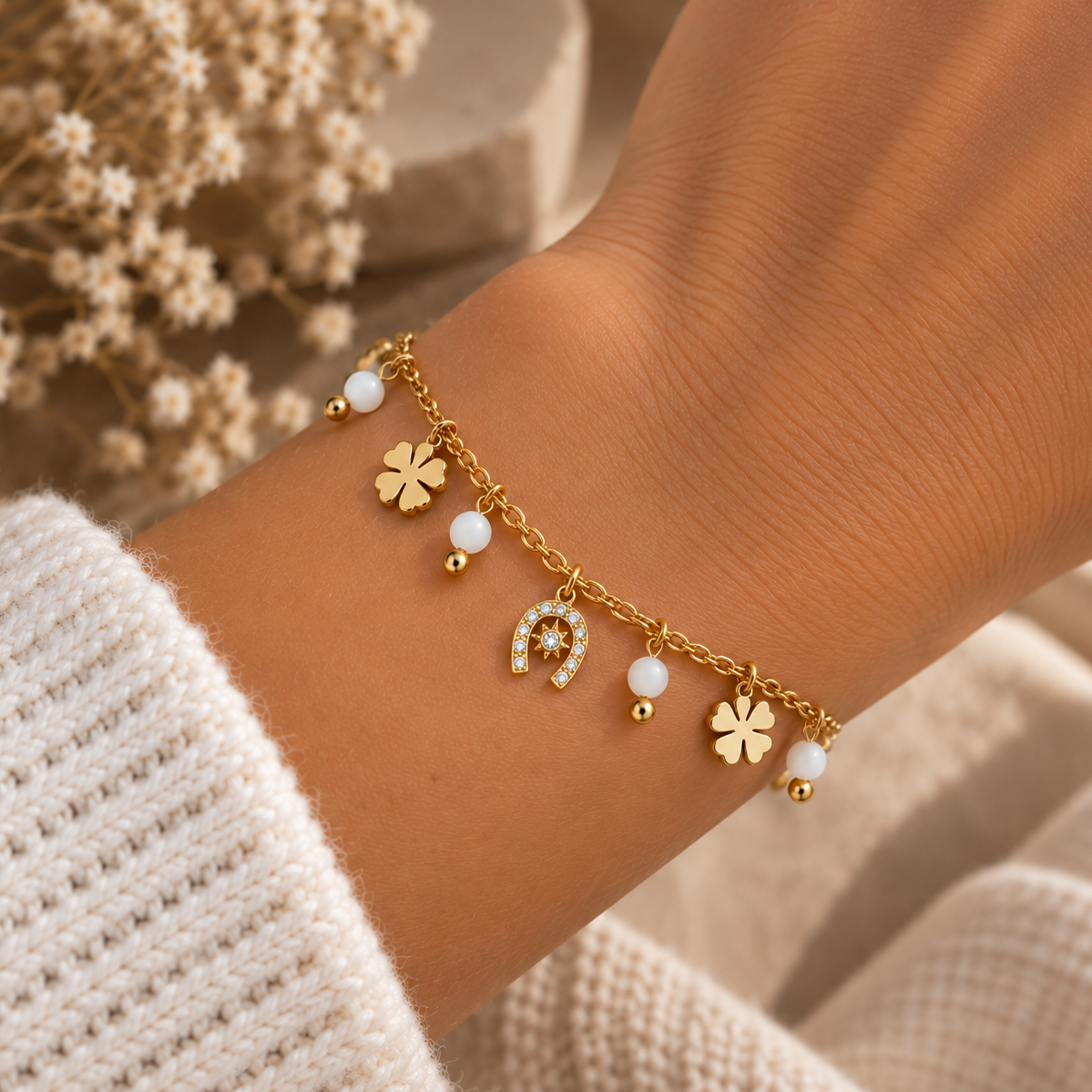 Equestrian Jewelry armband Rio met hoefijzer, klavertjes en natuursteentjes, in zilver met agaat en goud met kwarts