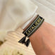 Equestrian Jewelry armband Cavalière in gekleurde stof met goudkleurig borduurwerk en schuifknoop