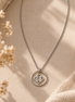 Equestrian Jewelry ketting Nali met grafische opengewerkte hoefijzerhanger, in zilver en goud