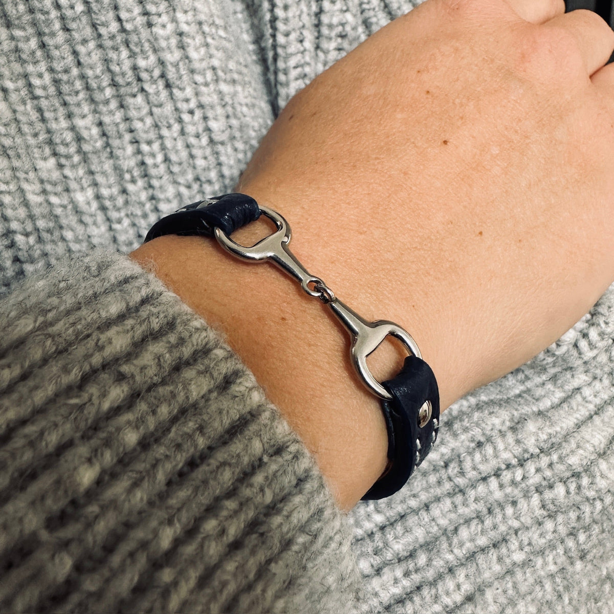 Equestrian Jewelry leren armband Fano met bit in zilver of goud, in verschillende leerkleuren