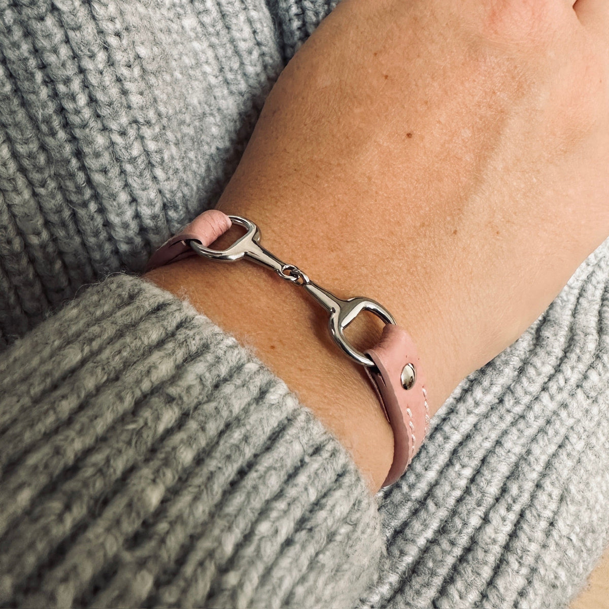 Equestrian Jewelry leren armband Fano met bit in zilver of goud, in verschillende leerkleuren