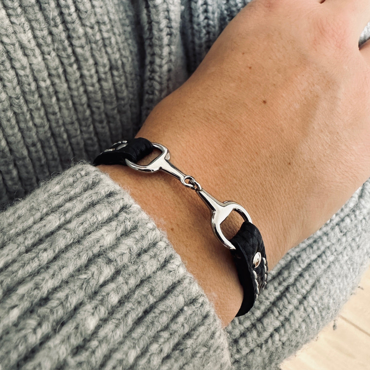 Equestrian Jewelry leren armband Fano met bit in zilver of goud, in verschillende leerkleuren