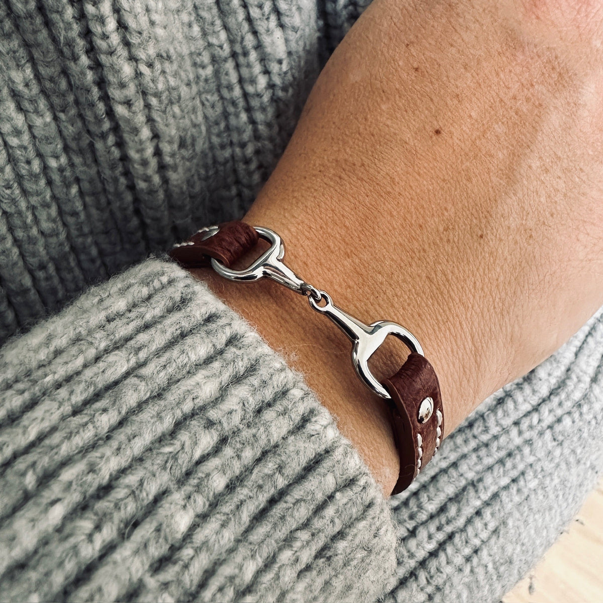 Equestrian Jewelry leren armband Fano met bit in zilver of goud, in verschillende leerkleuren