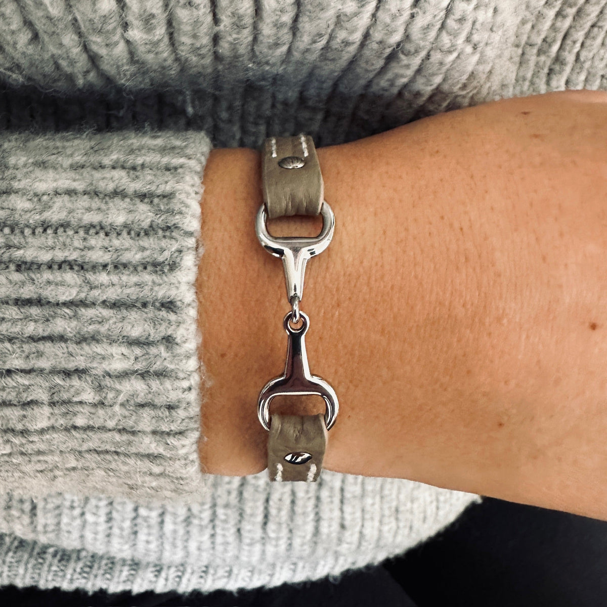 Equestrian Jewelry leren armband Fano met bit in zilver of goud, in verschillende leerkleuren