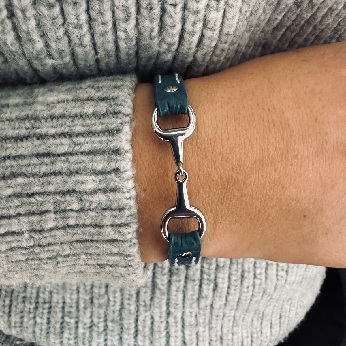 Equestrian Jewelry leren armband Fano met bit in zilver of goud, in verschillende leerkleuren