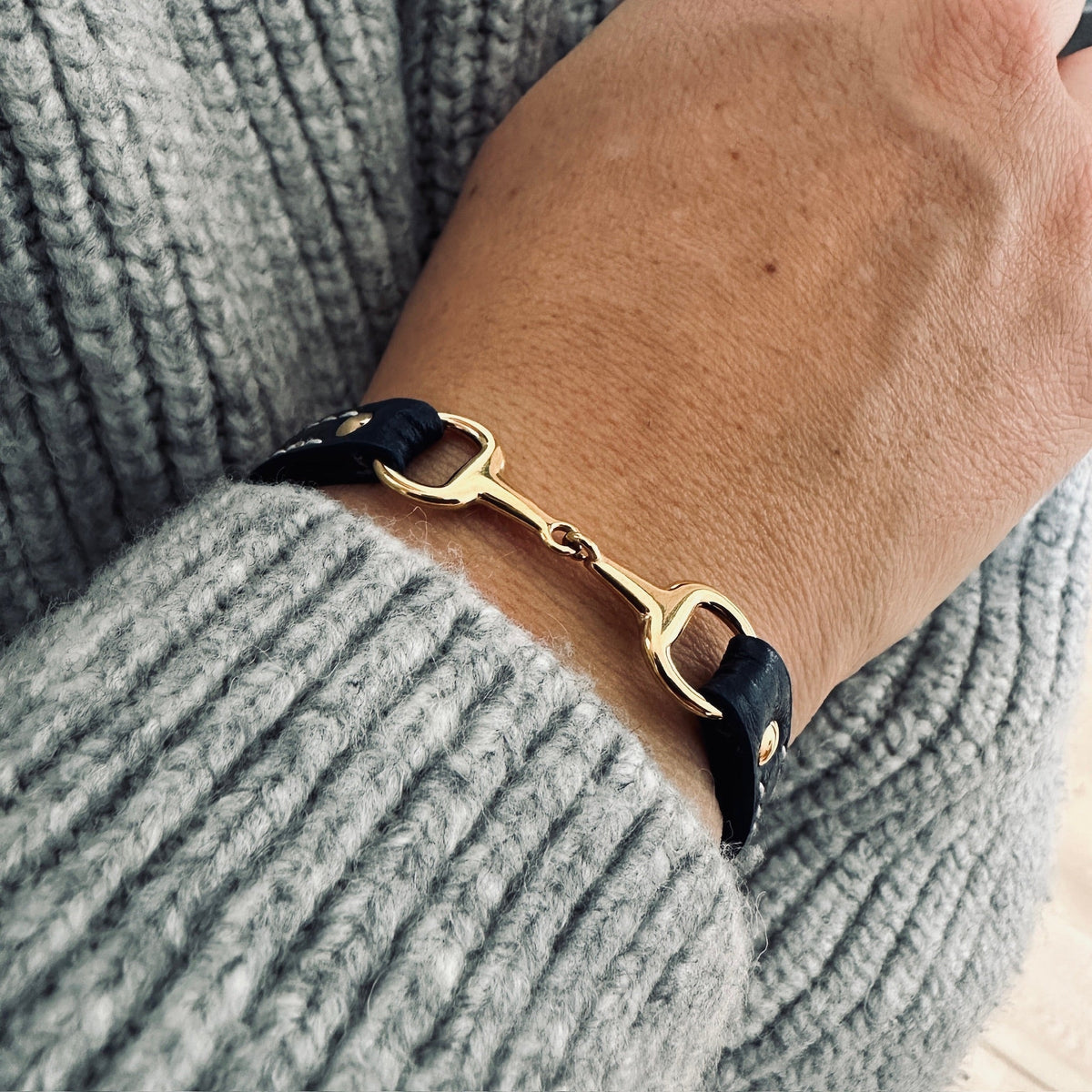Equestrian Jewelry leren armband Fano met bit in zilver of goud, in verschillende leerkleuren