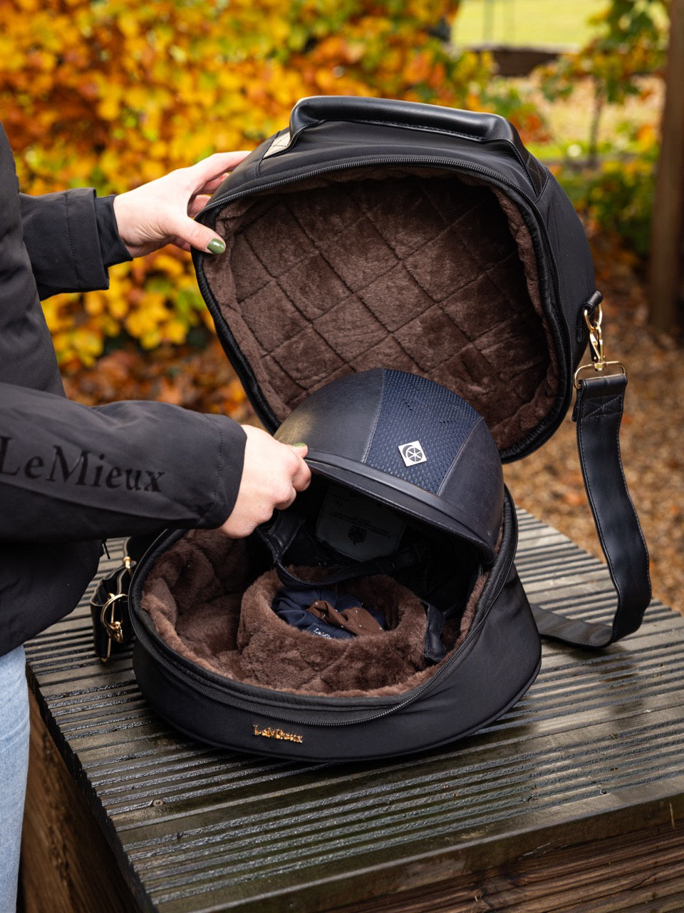 LeMieux Luxe Helmtas