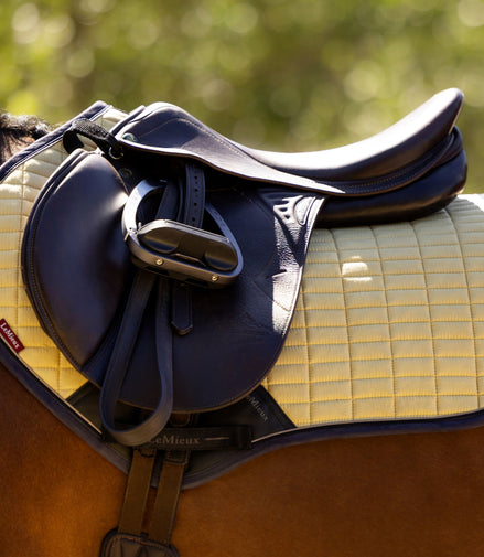 LeMieux Suede Zadeldek Mimosa SS25
