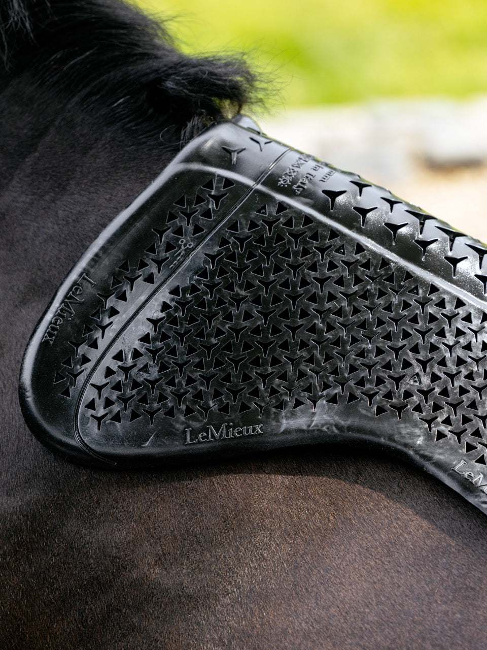 LeMieux Gel-Tek Shaped Half Pad