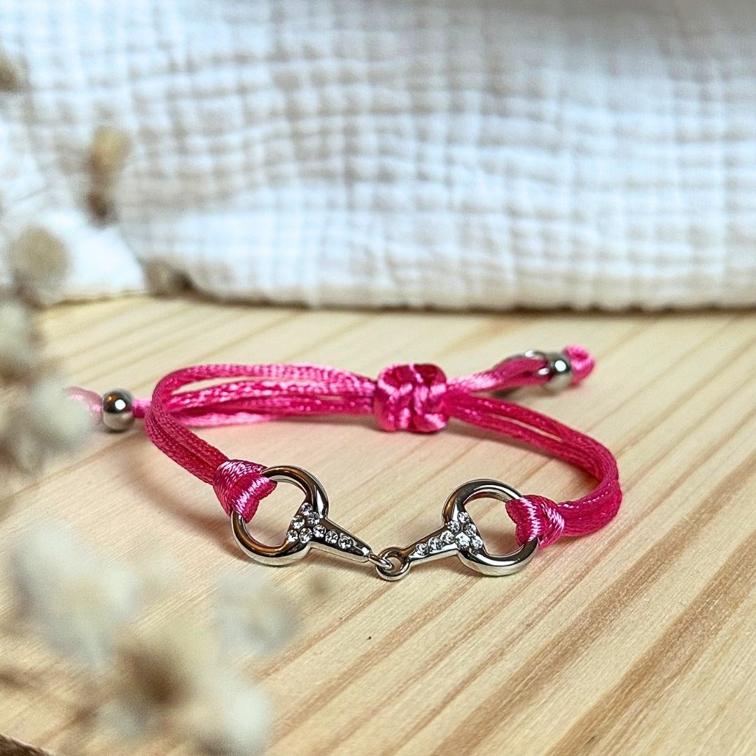 Equestrian Jewelry armband Sam: satijnen koord met een bit bezet met strass-steentjes, in goud of zilver