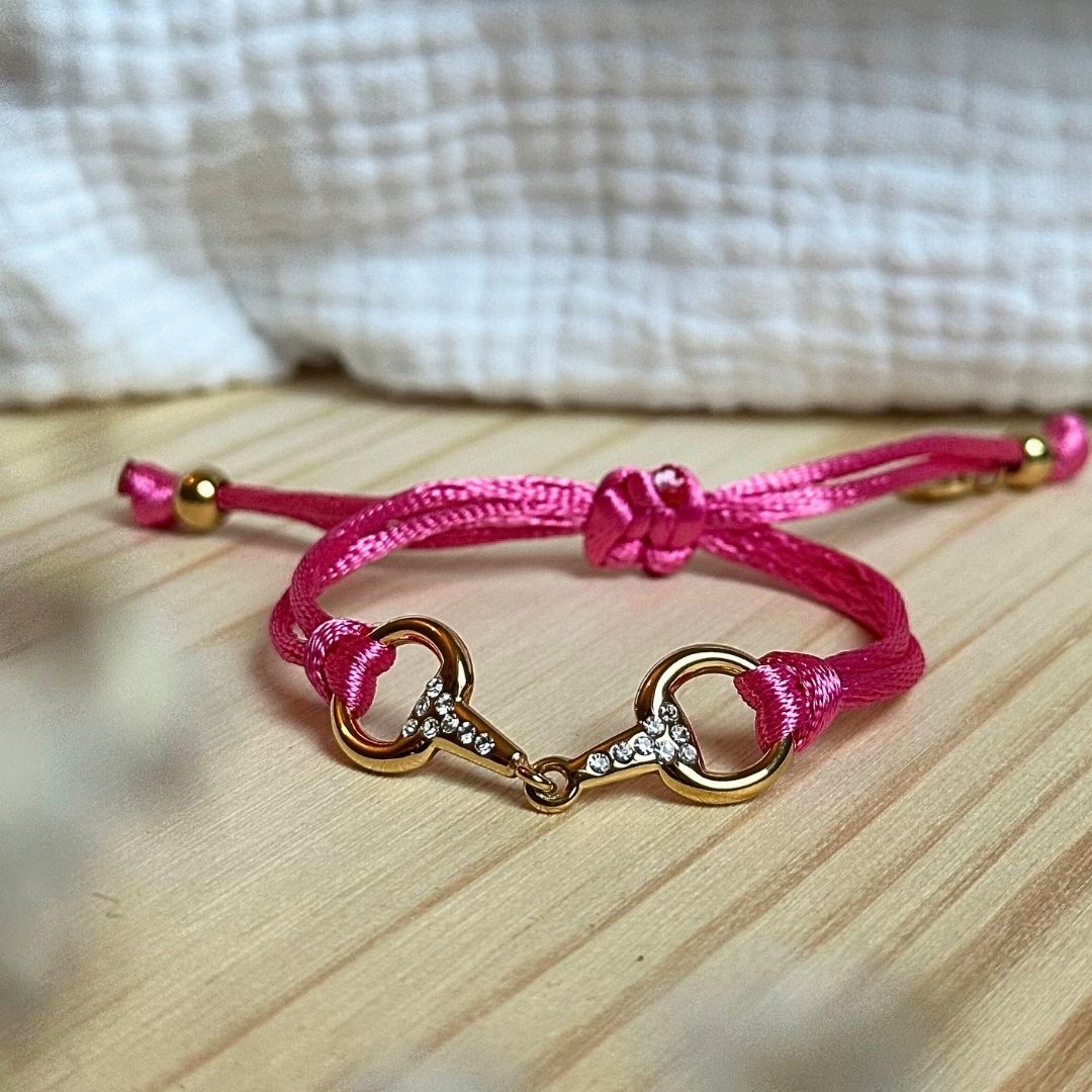 Equestrian Jewelry armband Sam: satijnen koord met een bit bezet met strass-steentjes, in goud of zilver