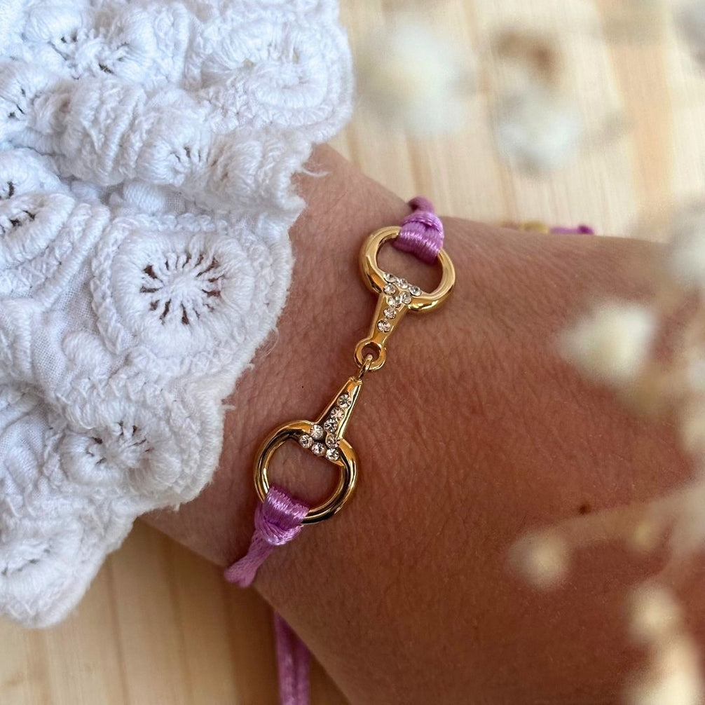 Equestrian Jewelry armband Sam: satijnen koord met een bit bezet met strass-steentjes, in goud of zilver