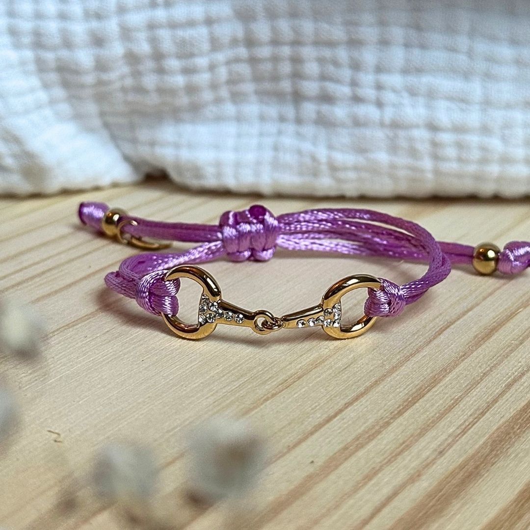 Equestrian Jewelry armband Sam: satijnen koord met een bit bezet met strass-steentjes, in goud of zilver