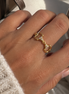 Equestrian Jewelry ring Alba, open verstelbare ring met bit bezet met strass-steentjes, in zilver en goud