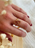 Equestrian Jewelry ring Stella in de vorm van een stijgbeugel rond de vinger, in zilver en goud