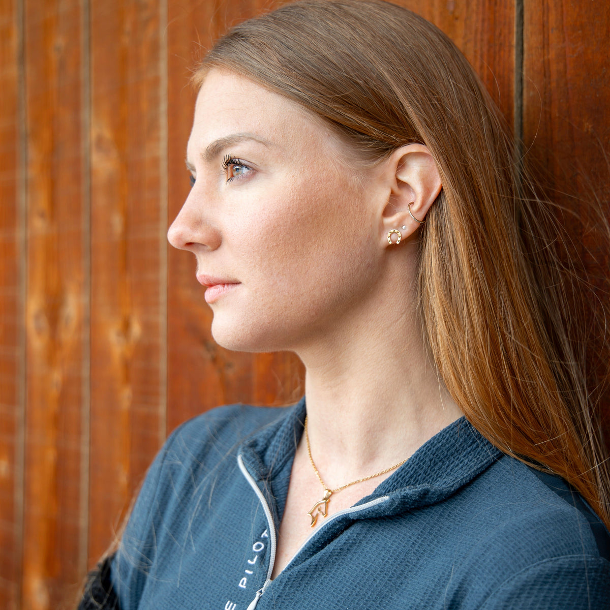 Equestrian Jewelry oorbellen Moly: sobere hoefijzer-oorknopjes zonder steentjes, in zilver of goud