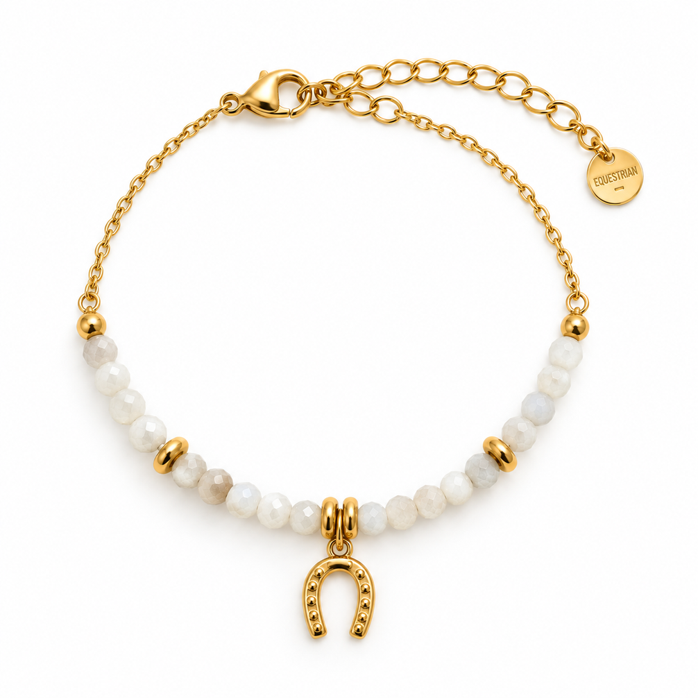 Equestrian Jewelry armband Azur met kleine facetgeslepen natuursteentjes en een hoefijzer in het midden