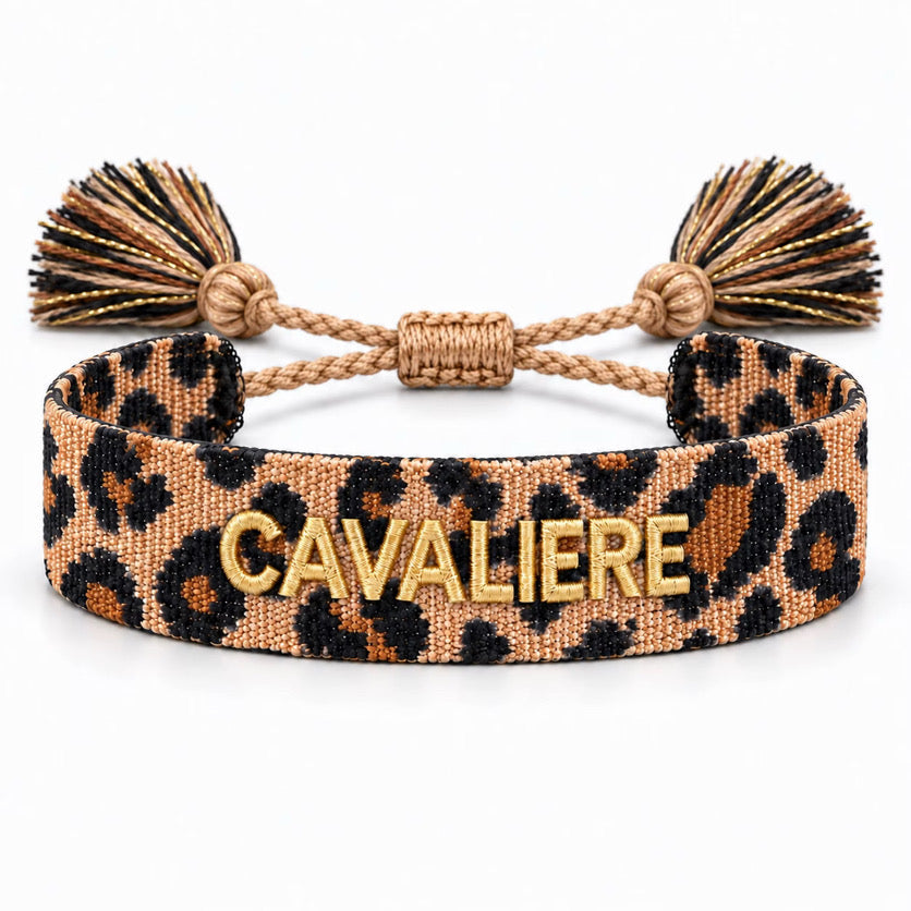 Equestrian Jewelry armband Cavalière Léopard met luipaardmotief, opschrift CAVALIÈRE en pompons