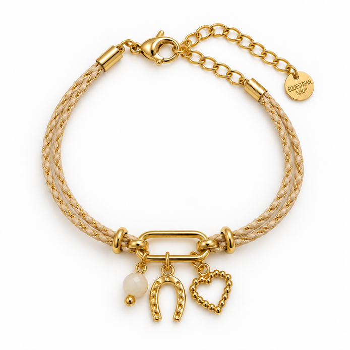 Equestrian Jewelry armband Epona: fijn koord met drie bedeltjes, een hoefijzer, een hartje en een natuursteen kraal