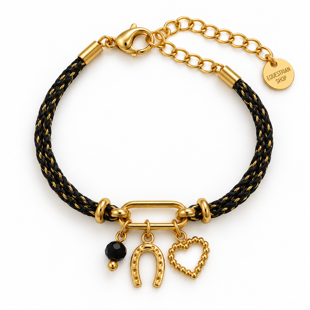 Equestrian Jewelry armband Epona: fijn koord met drie bedeltjes, een hoefijzer, een hartje en een natuursteen kraal