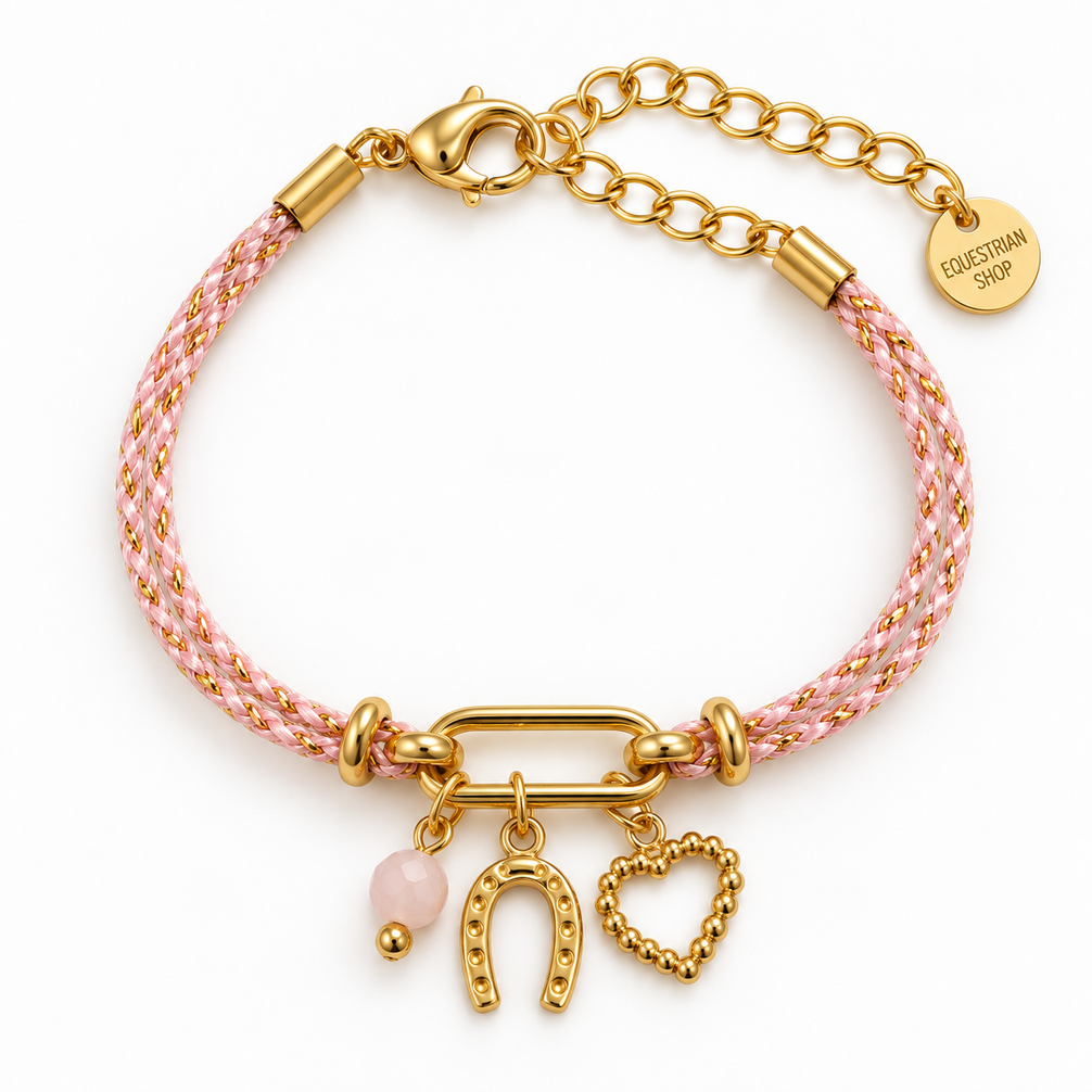 Equestrian Jewelry armband Epona: fijn koord met drie bedeltjes, een hoefijzer, een hartje en een natuursteen kraal
