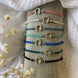 Equestrian Jewelry armband Lola: klein hoefijzer met strass-steentjes op een gekleurd koordje, in goud of zilver