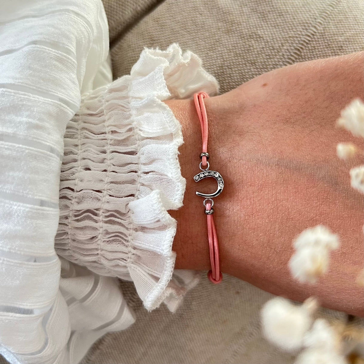 Equestrian Jewelry armband Lola: klein hoefijzer met strass-steentjes op een gekleurd koordje, in goud of zilver